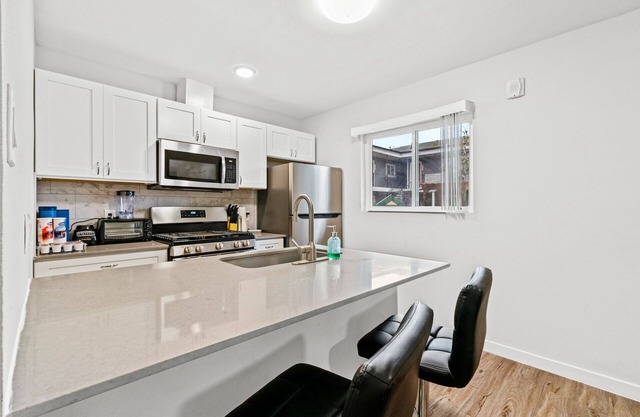 Stylish 2BR in Highland Austin TX 3336