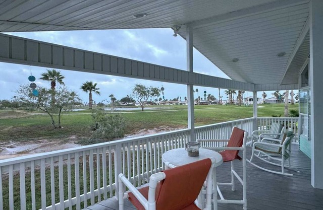 Stylish 2BR Waterfront Home w Pool & Resort Access