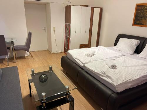 Stylish 3 Apartments for 10 Guests only 15 Minutes to Vienna Center