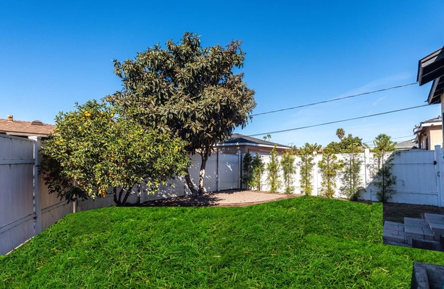 Stylish 3 Bed 1 Bath Home - Pet Friendly!