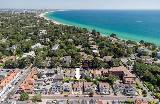 Stylish 3 bed House in Canford Cliffs 5 mins to beach