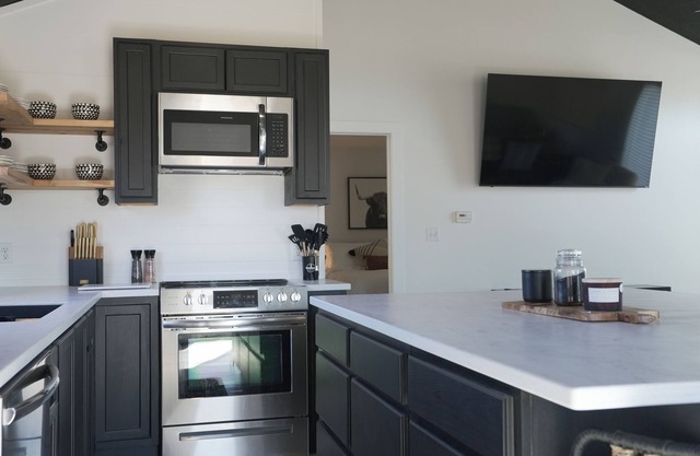 Stylish 3BR 2BA Bennington Duplex - Peaceful Setting + WiFi & More