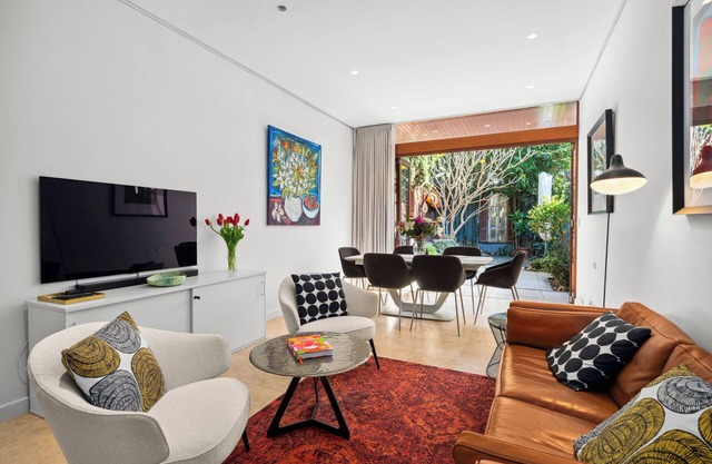 Stylish 3BR, 2BA King Beds Balmain Terrace Near Parks, Ferries & Darling Street