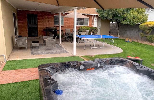 Stylish 3BR/3BA Retreat w/Private Spa, 2miles to Old Town