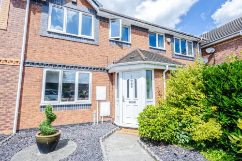 Stylish 3BR House - free parking - fast WI-FI - long stay