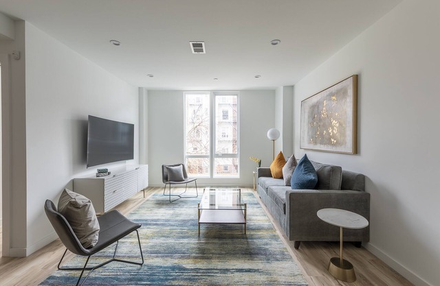 Stylish 3BR Retreat w Private Deck Near NYC