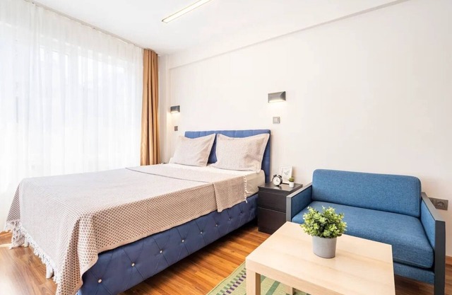 Stylish 3rd-Floor Studio - Fully Equipped - Fast WiFi & AC