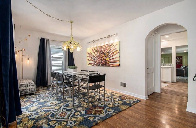 Stylish 4BR Getaway! Minutes to Attractions!