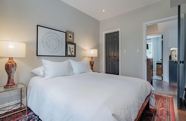 Stylish and Awesome 4BR house - Milton