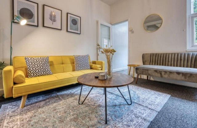 Stylish and Comfy Contractor House in Stoke