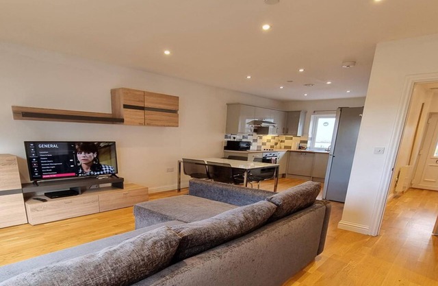 Stylish and Modern 2-bedroom apartment with a contemporary theme, located in the heart of Chatham