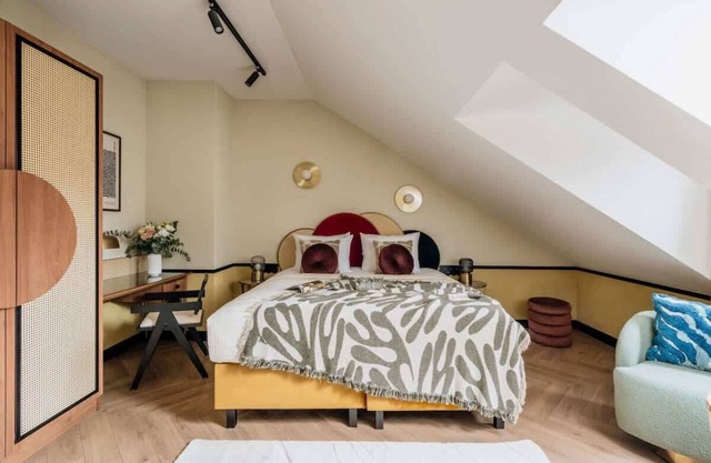Stylish Apartment King Size Bed magnificent view