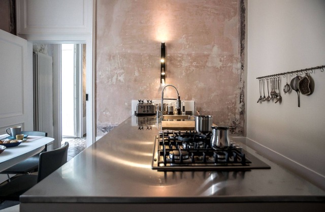 Stylish apartment overlooking the historic market of Ortigia