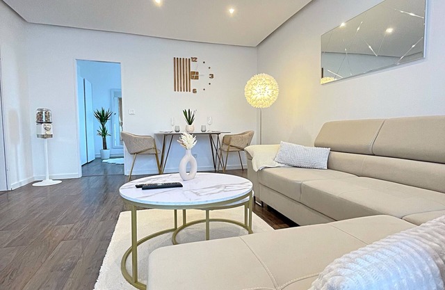 Stylish apartment with balcony, water view and Netflix