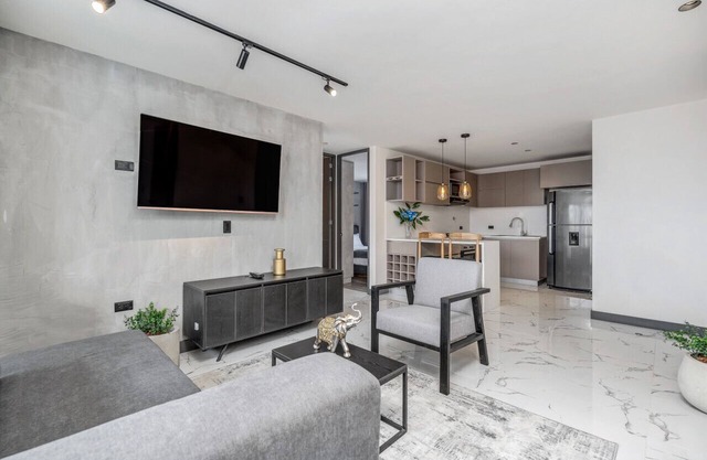 Stylish apt 9th floor w/AC near 2nd Park Laureles