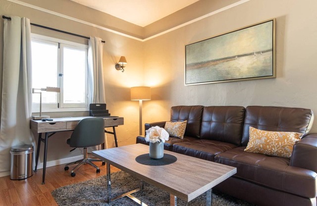 Stylish Apt close to Old Town and Rose Bowl