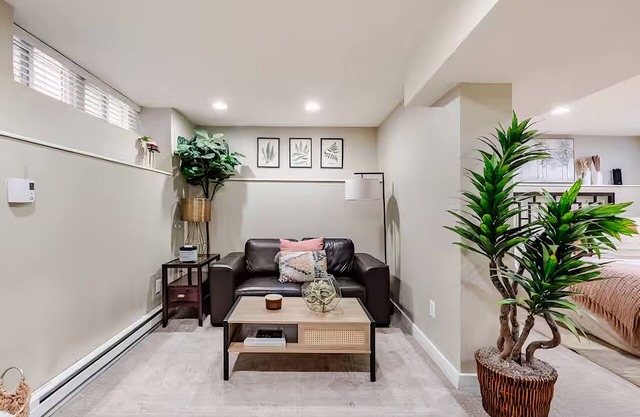 Stylish Apt Desk & Parking Walk to South Broadway Dining, Bars & Shops