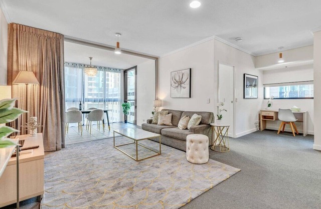 Stylish Brisbane CBD Apmnt with Pool Study & Gym