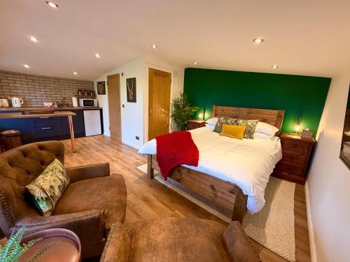 Stylish Cabin with Countryside Views and King Bed