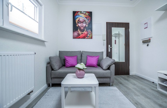 Stylish & chic, 2 room terrace apartment, 4 persons, subway 2 minutes walk