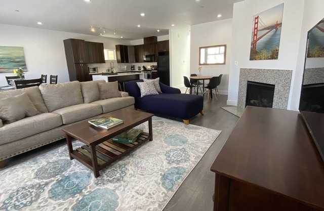 Stylish Clean Home/Centrally Located/King Beds