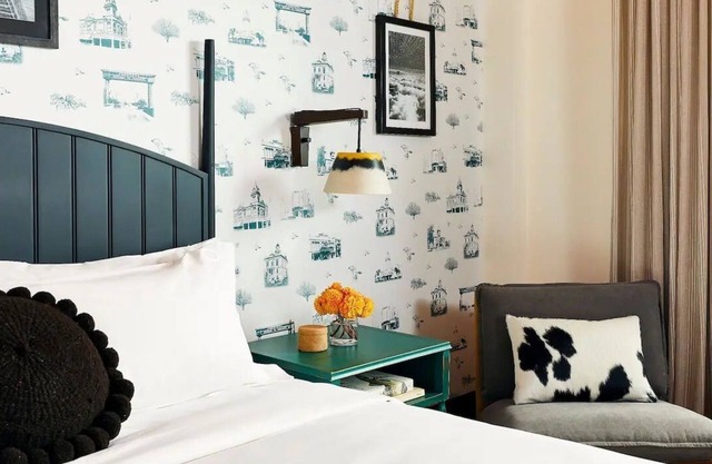 Stylish Comfort, Pets Are Welcome, Arbor Lane King, El Capitan Hotel