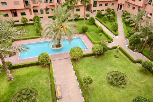 Stylish, Comfy Gem 5 Location,Pool, Balcony