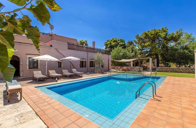 Stylish Cretan Country House, A/C, Private Pool with Children's Section - 10mins to Chania & Beaches