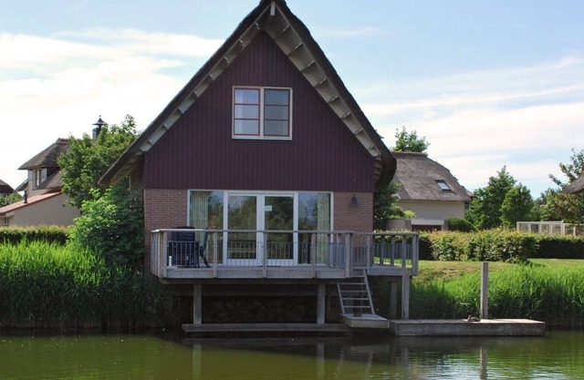 Stylish fisher's villa at the water