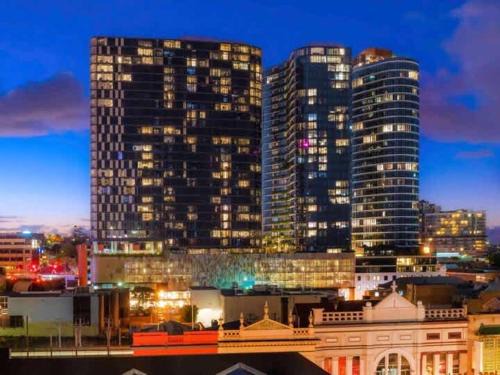 Stylish Fortitude Valley Accommodation Sleeps 6 Resort Amenities