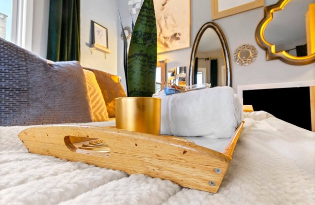 Stylish Gem With Fun Hidden Door, Centrally Located to Milwaukees Attractions