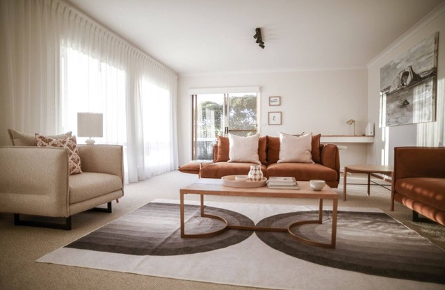 Stylish home to accommodate everyone. Only minutes away from town centre.
