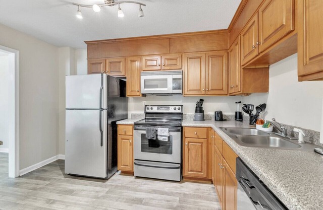 Stylish King 2BR Suite—in Crabtree Valley Raleigh!