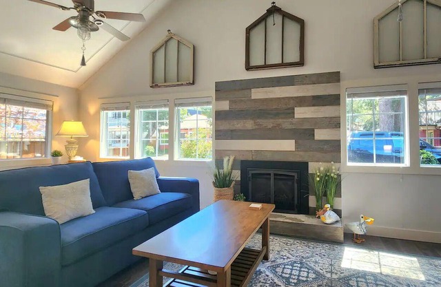 Stylish Main-Beach Lake House with A/C