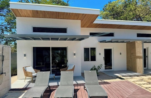 Stylish, New One-Bedroom Casita Close to the Beach and Great Surf Break