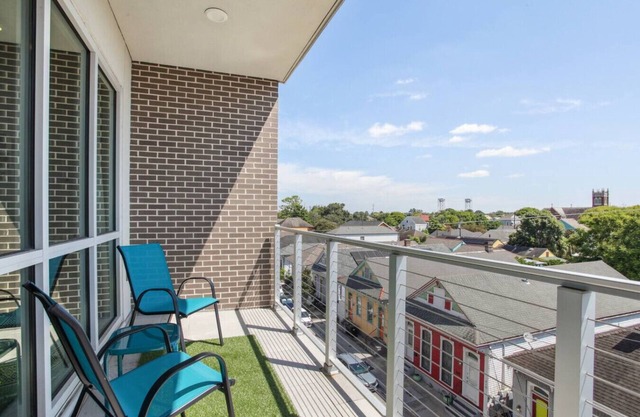 Stylish NOLA Bywater Condo 2BR/2BA w Pool/Balcony!