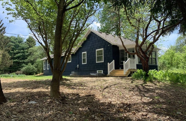 Stylish Oasis 3Bdrm Blu Home near Univ of Michigan, Ann Arbor. Pet-Friendly!