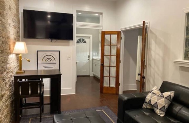 Stylish one bedroom apartment in downtown Jackson