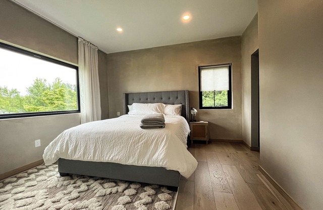 Stylish, Panoramic River Views , Waterfront Modern Home 1 Hr to D.C.