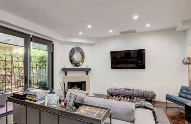 Stylish, Peaceful Home- Amazing Location!