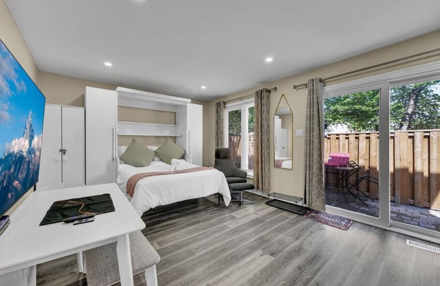 Stylish & Pvt. 1 BR & Bath Apt w/Free Parking