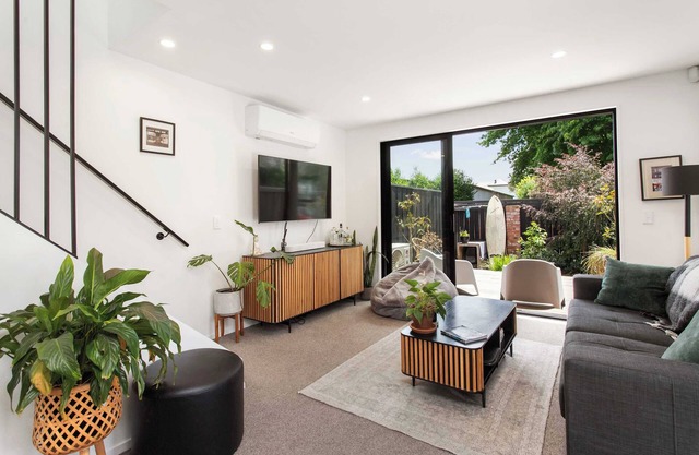 Stylish Rental Merivale - 2-BR home