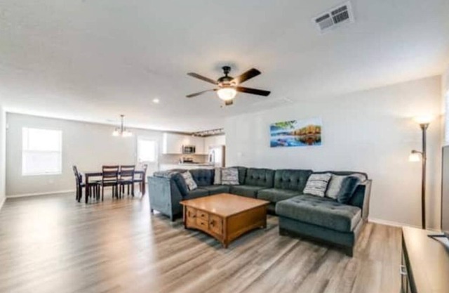 Stylish Retreat Near Lackland AFB: The Perfect Graduation Getaway!