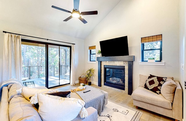 Stylish retreat near skiing & golf with fireplace, balcony, & views, sleeps 6