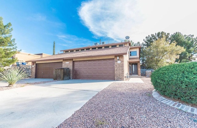 Stylish Retreat w/Private Patio, King Bed and BBQ