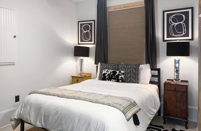 Stylish Savannah Stay I Walk to Forsyth I Free Parking
