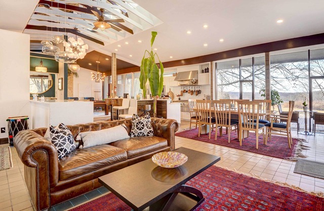 Stylish + Serene West Friendship Hidden Gem!