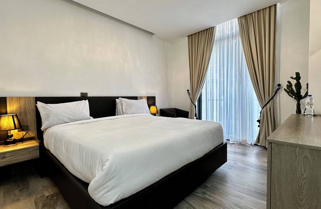 Stylish Stay + breakfast 402