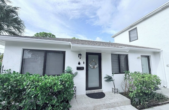 Stylish Stay Close to UM & City Vibes