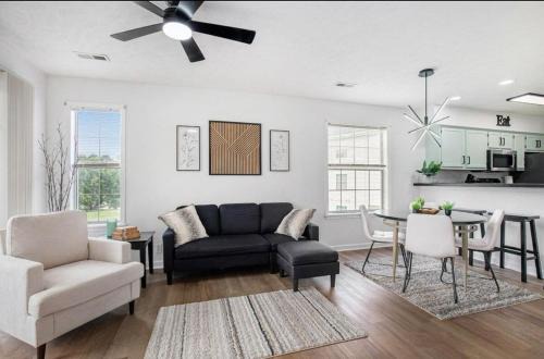 Stylish Stay-Golf & Water Views